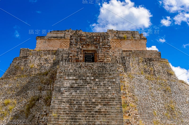 魔术师金字塔，中美洲阶梯金字塔，Uxmal，一个古典时期的古玛雅城市。联合国教科文组织世界遗产