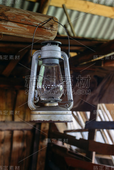 旧煤油灯