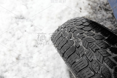 雪地轮胎的特写镜头