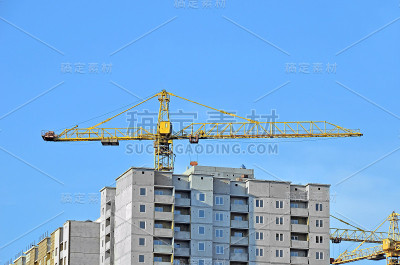 起重机及高层建筑工地