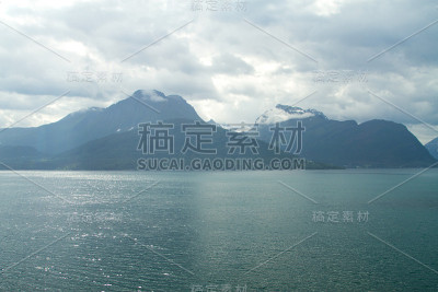 北部挪威峡湾。
