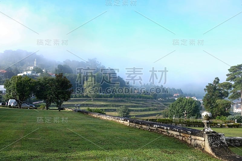 2019年，葡萄牙，朦胧的山景