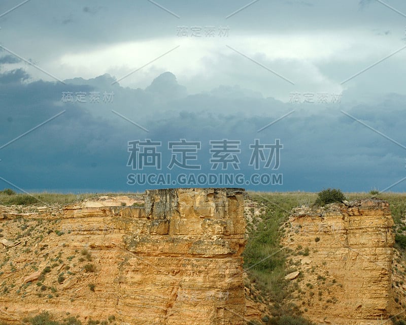 堪萨斯的荒地等待着暴风雨