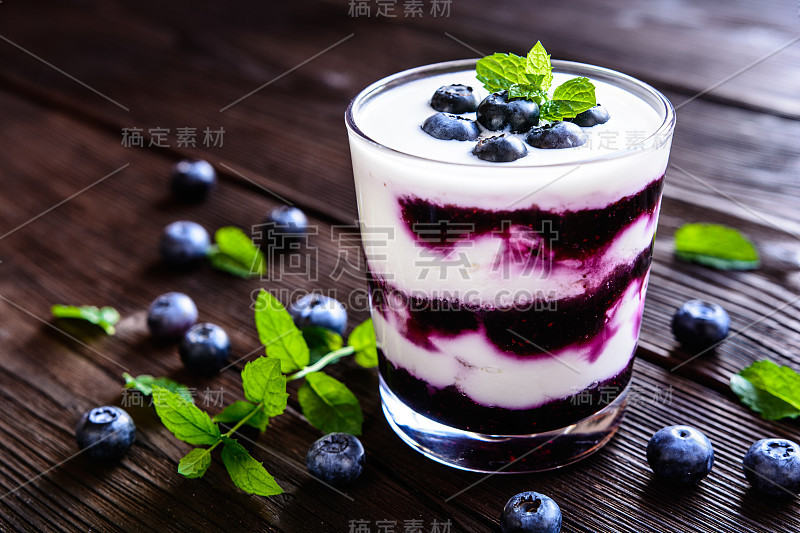 希腊蓝莓酸奶