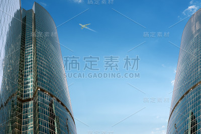 蓝天上的摩天大楼