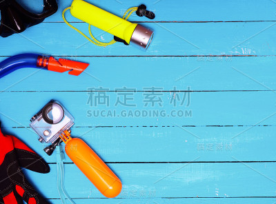 准备潜水到水下深度