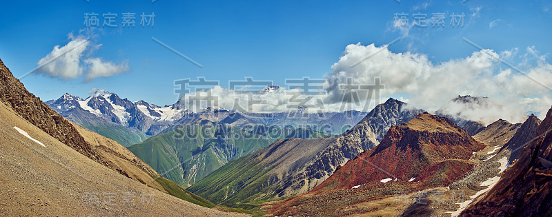 令人惊叹的山景，野生动物的旅行，到山上。