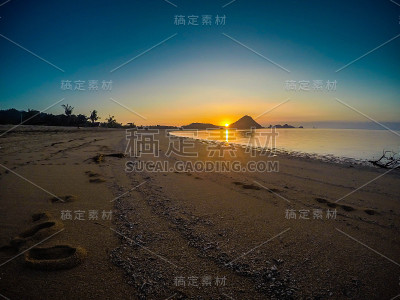 库塔海滩的日出