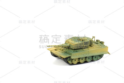 玩具坦克塑料白色背景，战争，战斗军队士兵坦克样本图片或战争场景概念