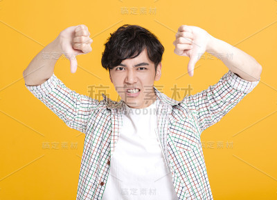 年轻人表示反对