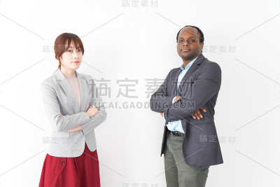 两个商人双臂交叉