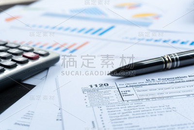 美国1120个人报税表与笔
