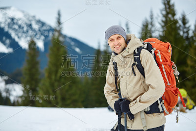 山里的徒步旅行者