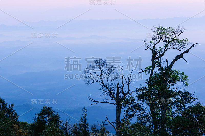 观赏日出自然山景