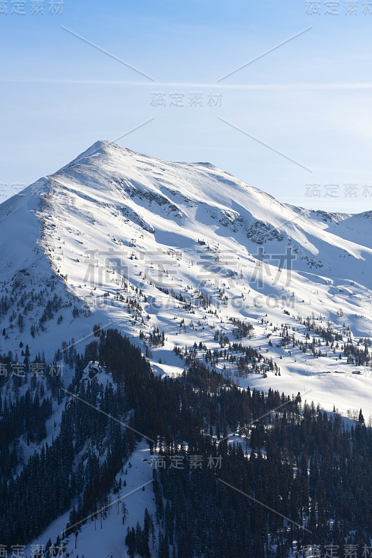 奥地利阿尔卑斯山脉被冰雪覆盖