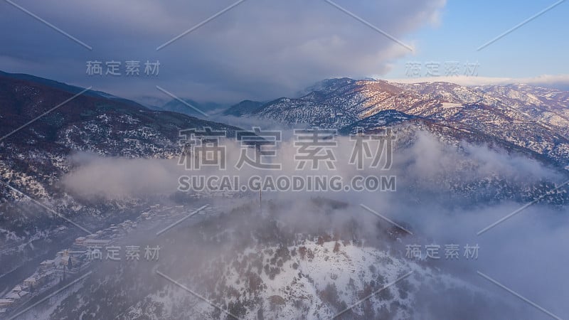 空中拍摄的欧洲雪城