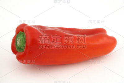 一个红辣椒在白色背景上