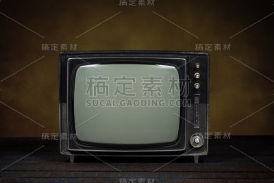 老式的便携式电视，黑屏