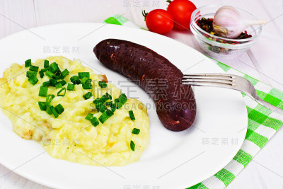 土豆泥和黑布丁