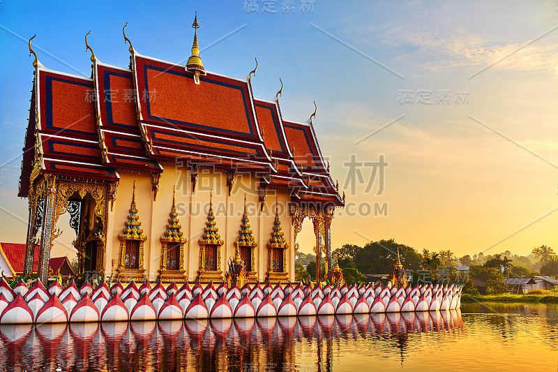 泰国的地标。Wat Phra Yai Temple Sunset。旅行,旅游。