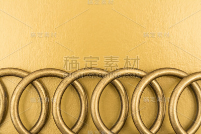 金色背景上的金属环
