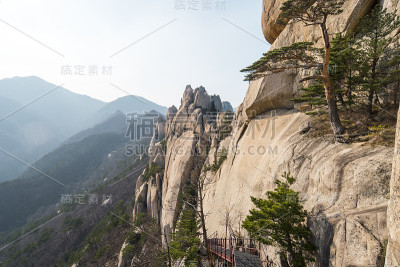 韩国石山公园的黄昏，春天