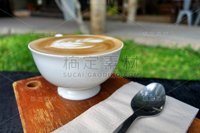 一杯拉花咖啡
