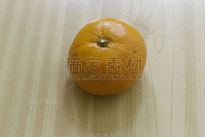 一个橘子