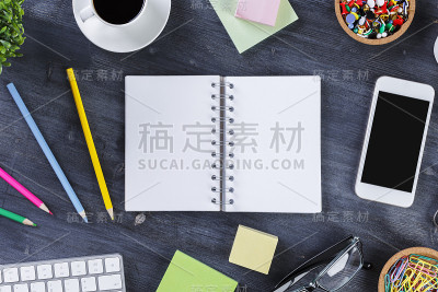 凌乱的桌面