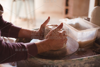 男陶工制壶