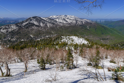 在春天的相祖玛阁山和广泽城