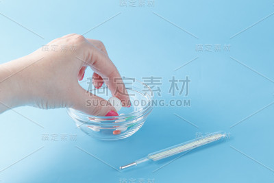服用避孕药的女性
