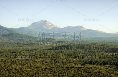 拉森山在七月的下午