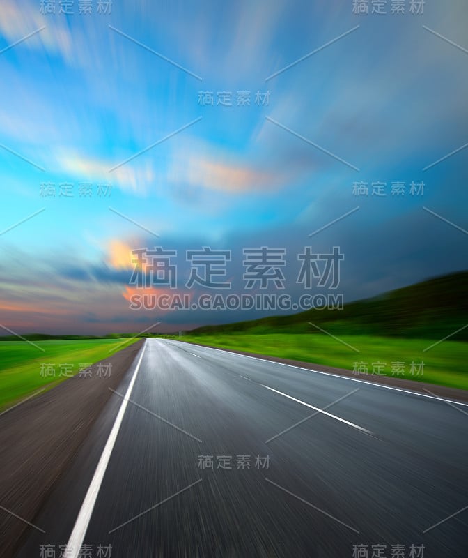 沿着这条路