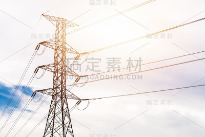 高电压。高压塔的天空