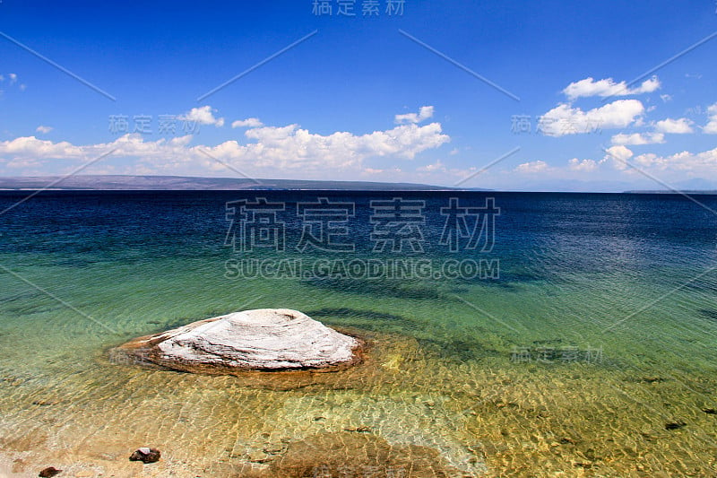 黄石湖上的小火山，靠近科罗拉多海岸，黄石国家公园，怀俄明州