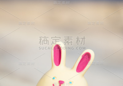 有一个非常快乐的复活节信息背景与复活节兔子