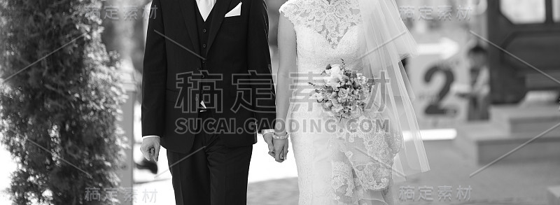 新婚夫妇。