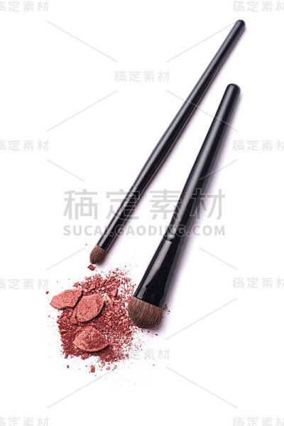 特写化妆粉与刷子