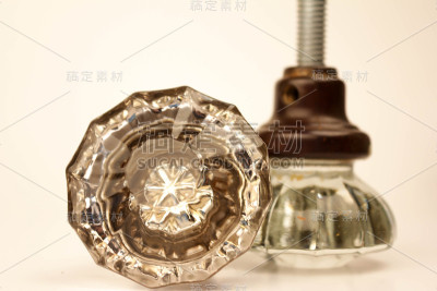 两个玻璃门把手