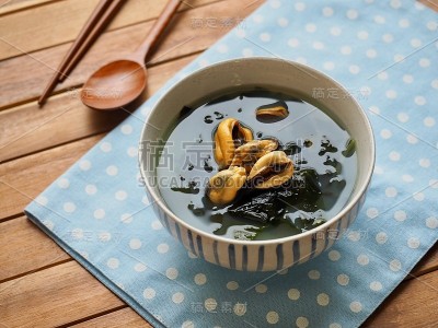 韩国菜紫菜汤贻贝