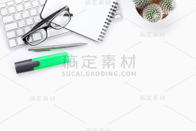 的办公桌上