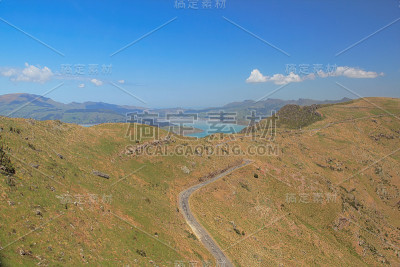 从克莱斯特彻奇贡多拉车站所在的Port Hills山顶出发的Summit Road。