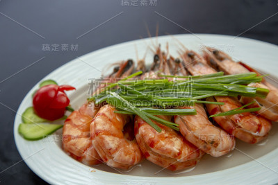黑色背景上的海鲜