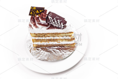 白色背景提拉米苏蛋糕