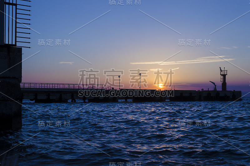 海上码头夜