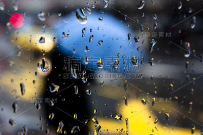 模糊抽象的雨天