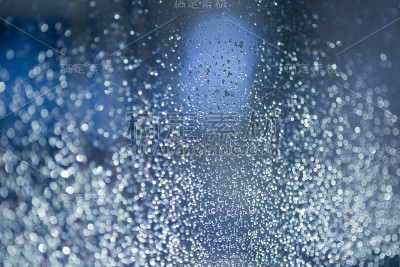 雨滴在窗口选择性聚焦