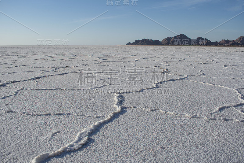 白色咸水景观，El Salar，墨西卡利下加利福尼亚。