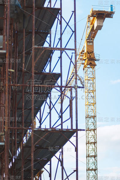 建筑机器建造现代公寓